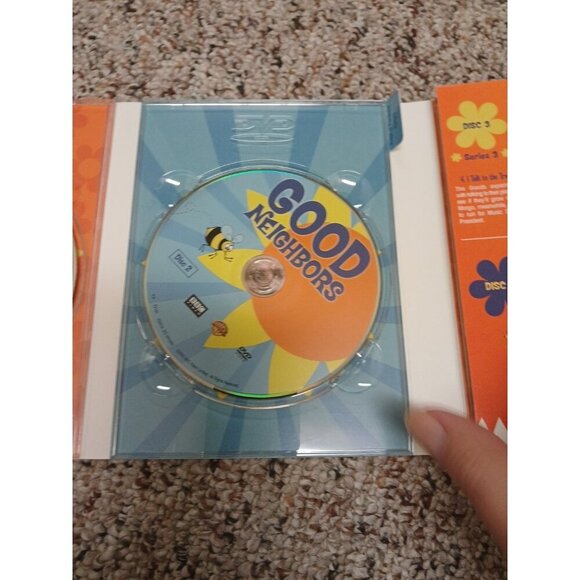Good Neighbors The Complete Series 1-4 - DVD - 6 Discs - Picture 5 of 12